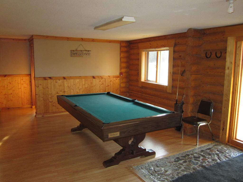 Folding Mountain B & B Fort Nelson Ngoại thất bức ảnh