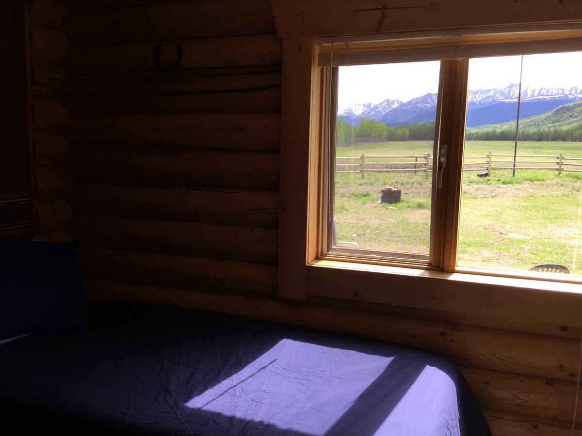 Folding Mountain B & B Fort Nelson Ngoại thất bức ảnh