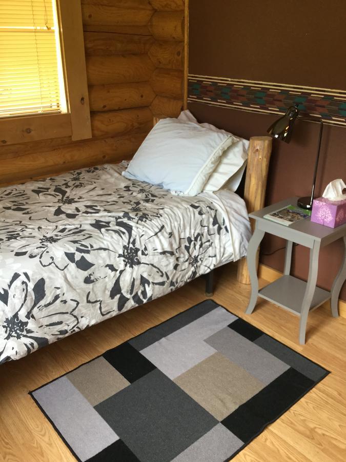Folding Mountain B & B Fort Nelson Ngoại thất bức ảnh