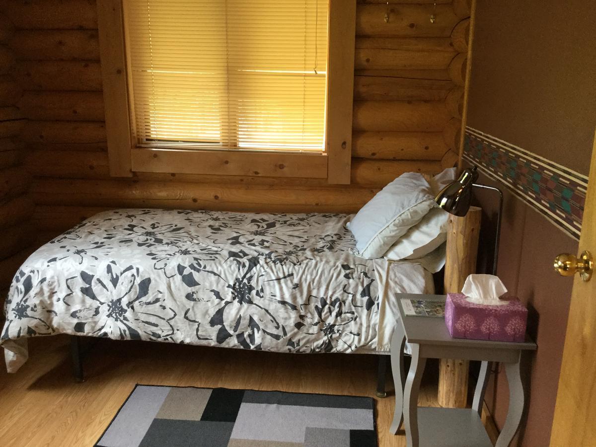 Folding Mountain B & B Fort Nelson Ngoại thất bức ảnh