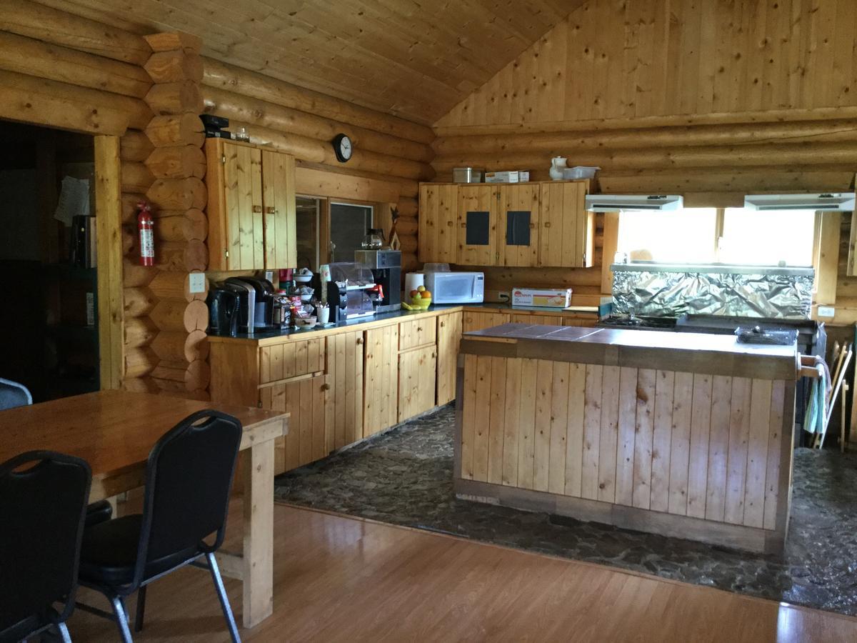 Folding Mountain B & B Fort Nelson Ngoại thất bức ảnh
