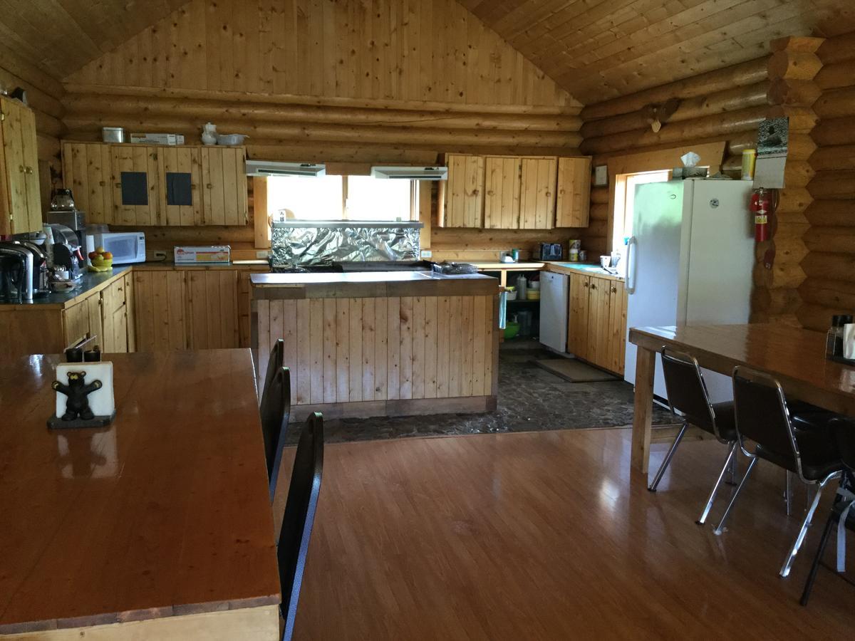 Folding Mountain B & B Fort Nelson Ngoại thất bức ảnh