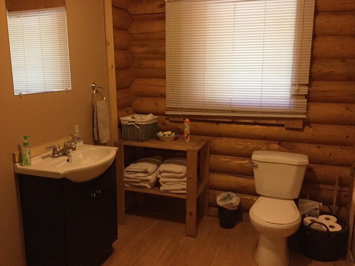 Folding Mountain B & B Fort Nelson Ngoại thất bức ảnh