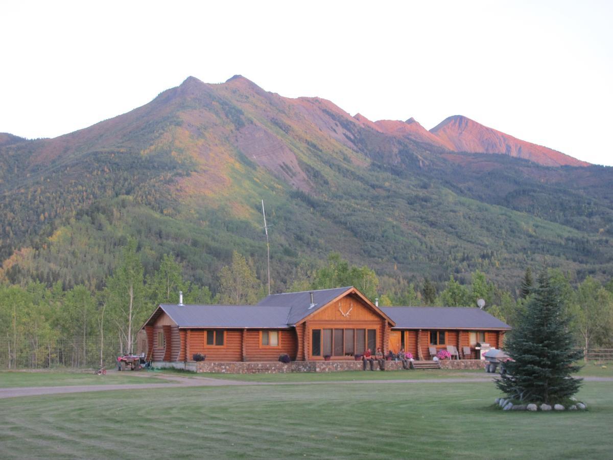 Folding Mountain B & B Fort Nelson Ngoại thất bức ảnh