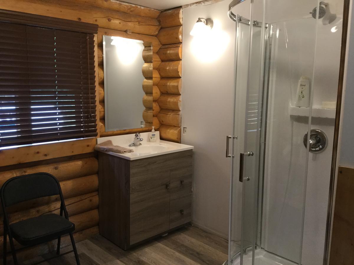 Folding Mountain B & B Fort Nelson Ngoại thất bức ảnh