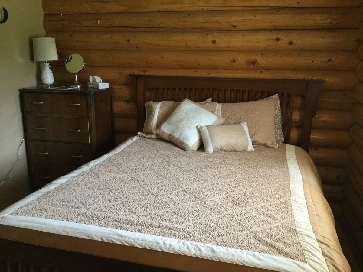 Folding Mountain B & B Fort Nelson Ngoại thất bức ảnh