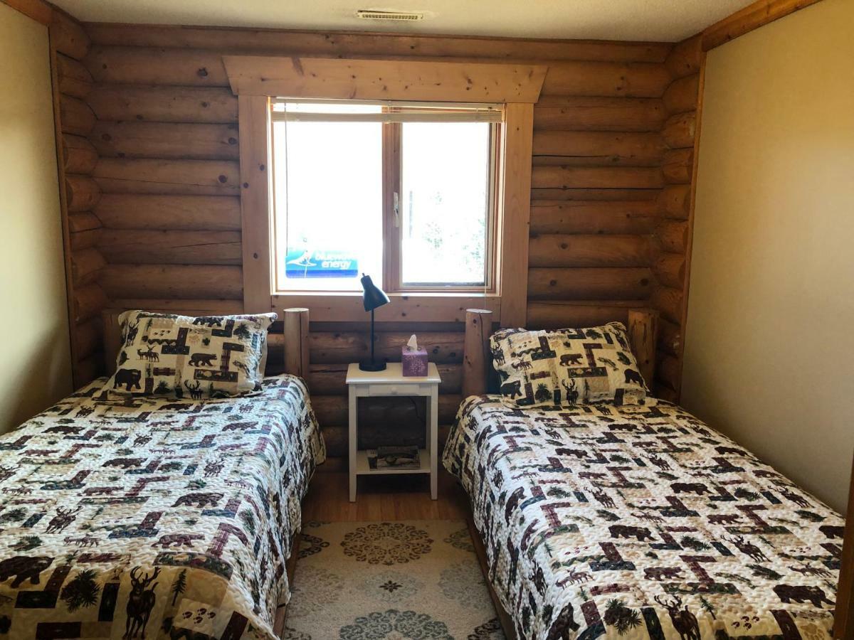 Folding Mountain B & B Fort Nelson Ngoại thất bức ảnh